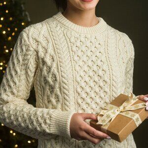 Vintage Aran Mor 100% Merino Wool Cable Knit Sweater White Medium Womens